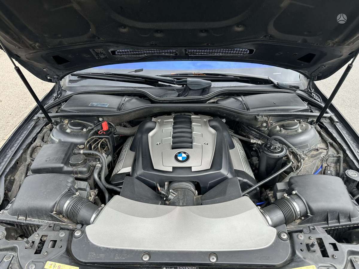 BMW 750, 4.8 l., Седан