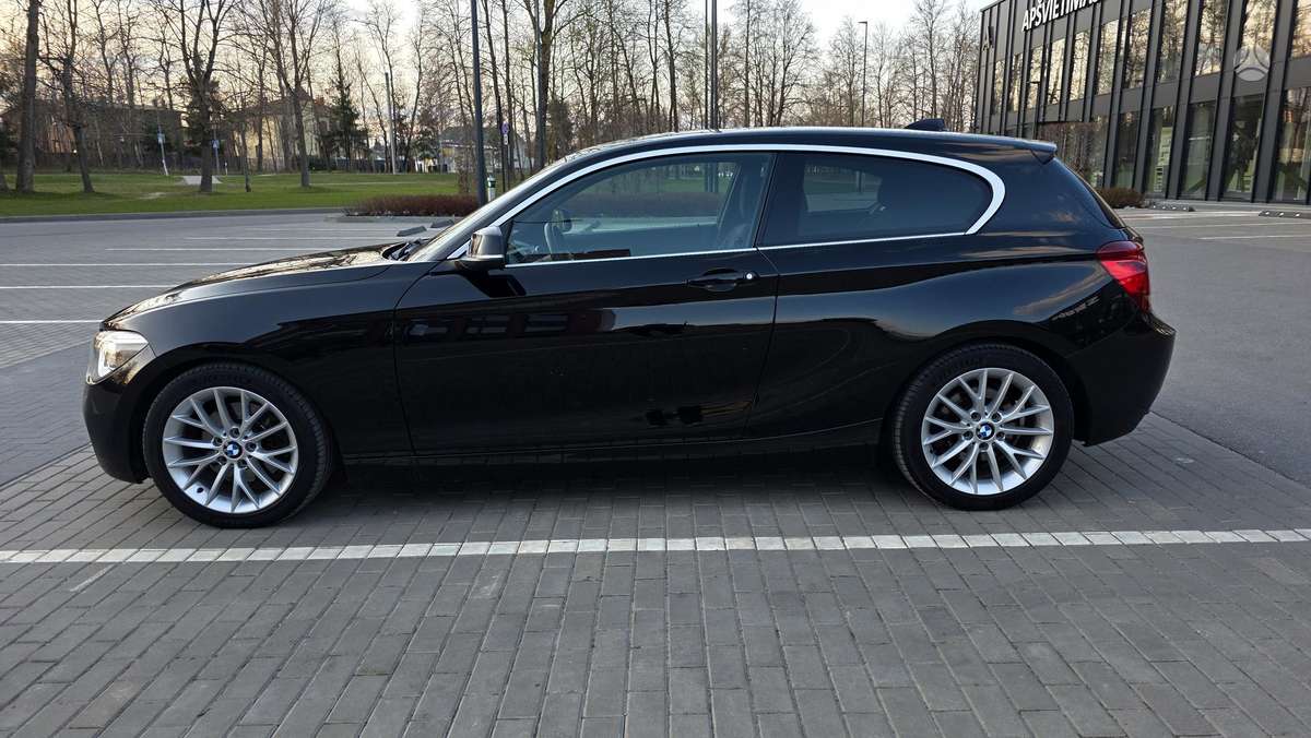 BMW 125, 2.0 l., hatchback