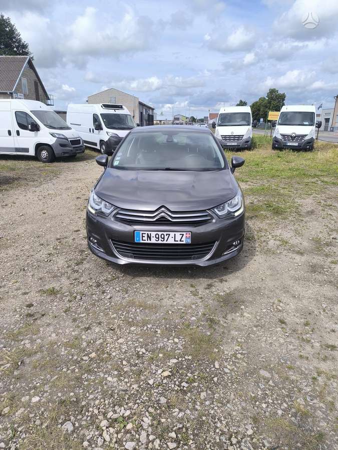 Citroen C4, 1.2 l., hatchback
