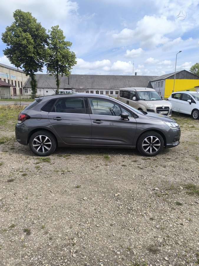Citroen C4, 1.2 l., Хэтчбек