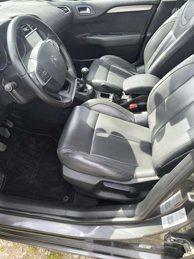 Citroen C4, 1.2 l., hatchback