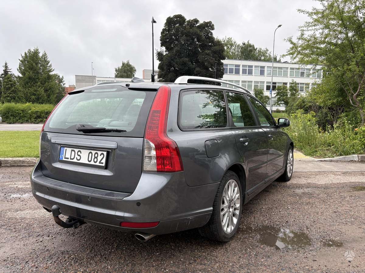 Volvo V50, Универсал