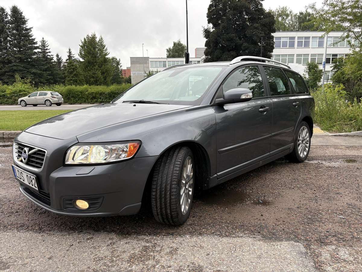 Volvo V50, Универсал