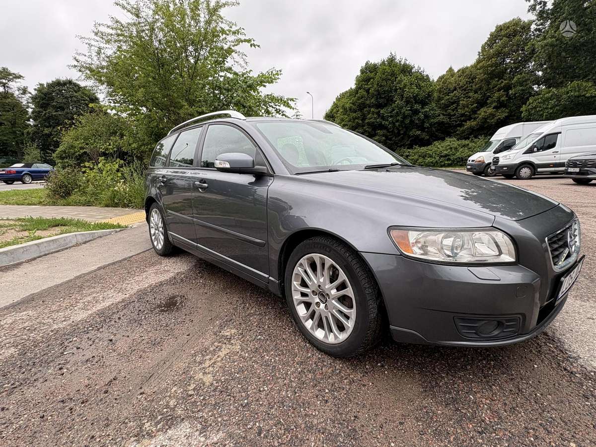 Volvo V50, Универсал