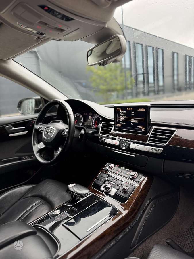 Audi A8 L, 3.0 l., Седан