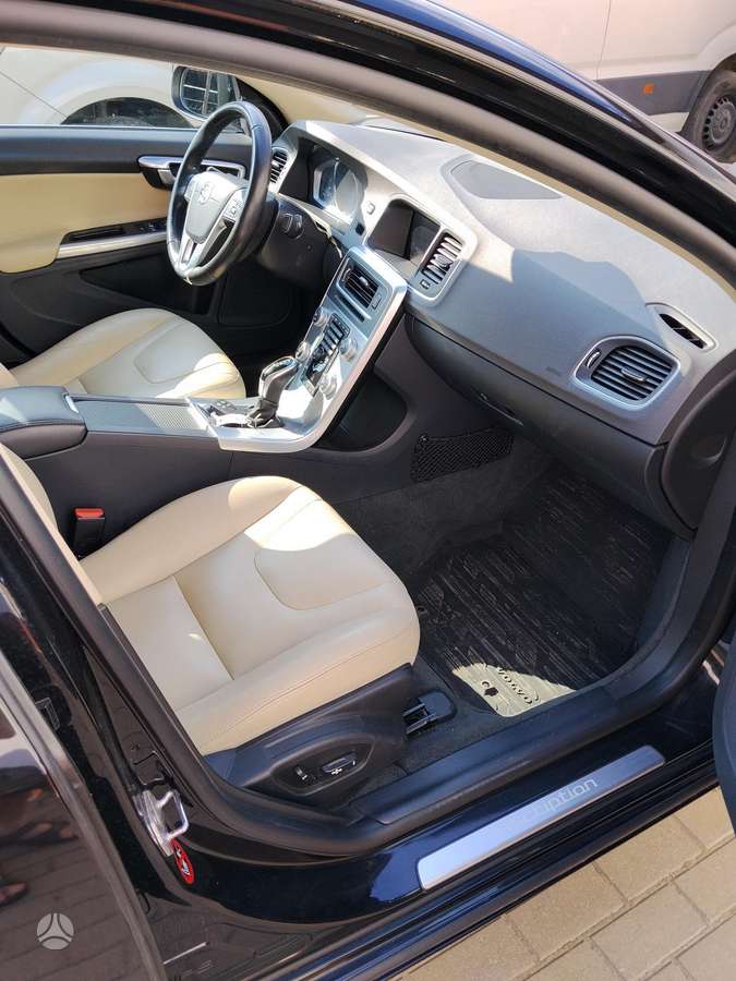 Volvo S60, 2.0 l., Седан