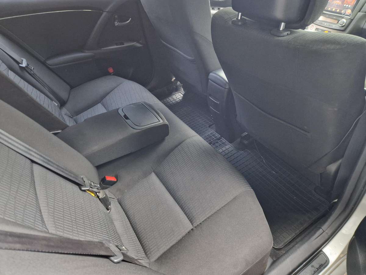 Toyota Avensis - 10