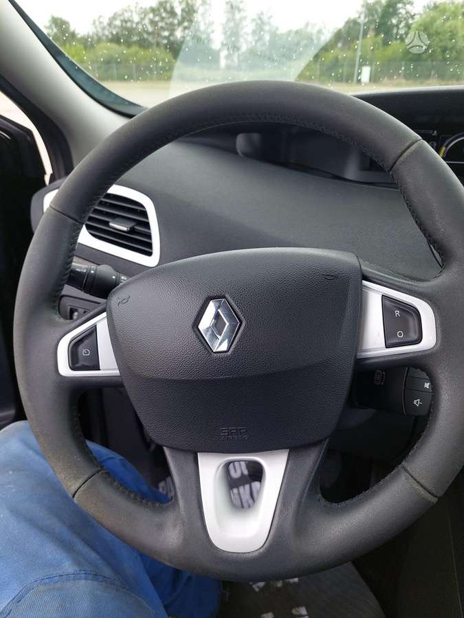 Renault Grand Scenic - 9