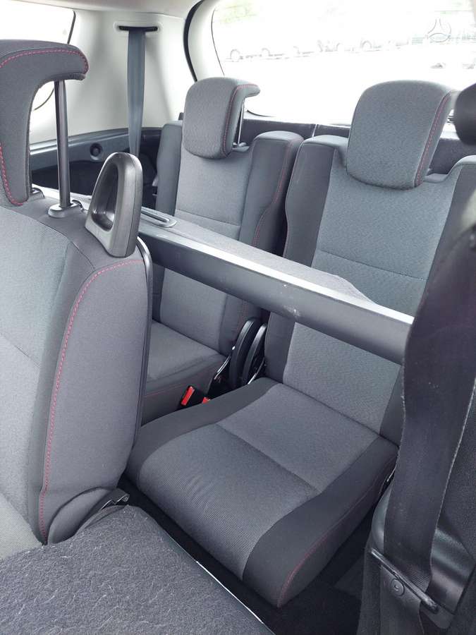 Renault Grand Scenic - 11