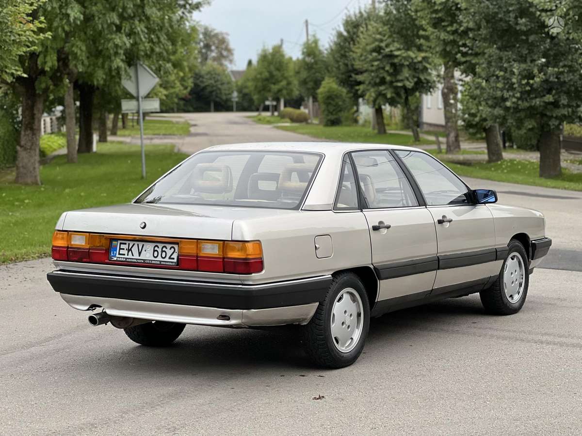 Audi 100, 2.2 l., Седан