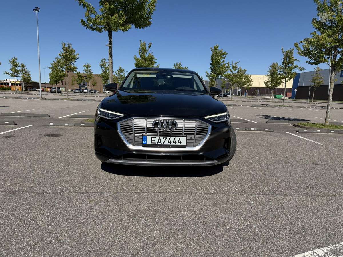 Audi e-tron, 71 kWh, off-road / crossover