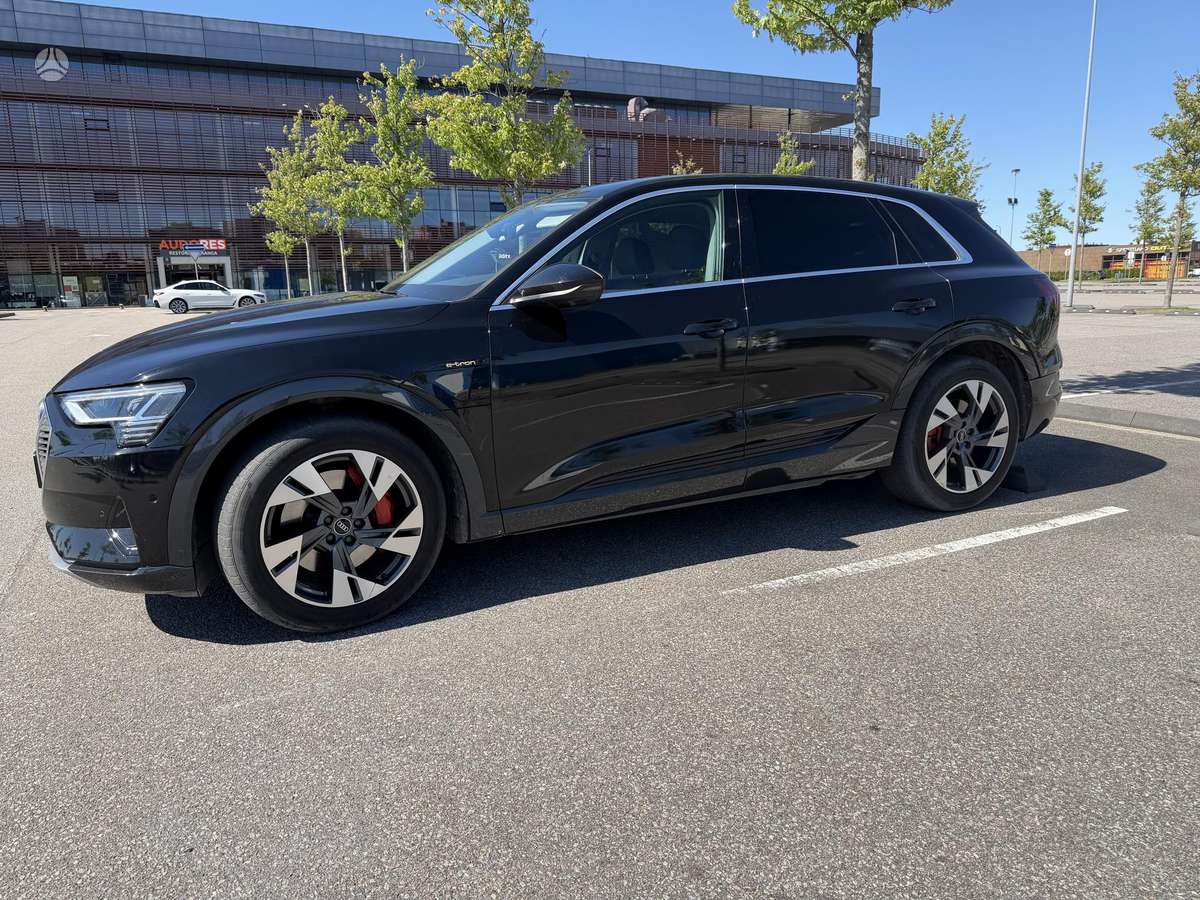 Audi e-tron, 71 kWh, off-road / crossover