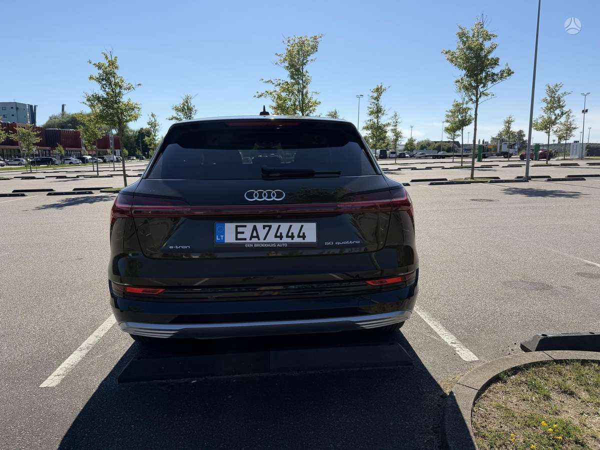 Audi e-tron, 71 kWh, off-road / crossover