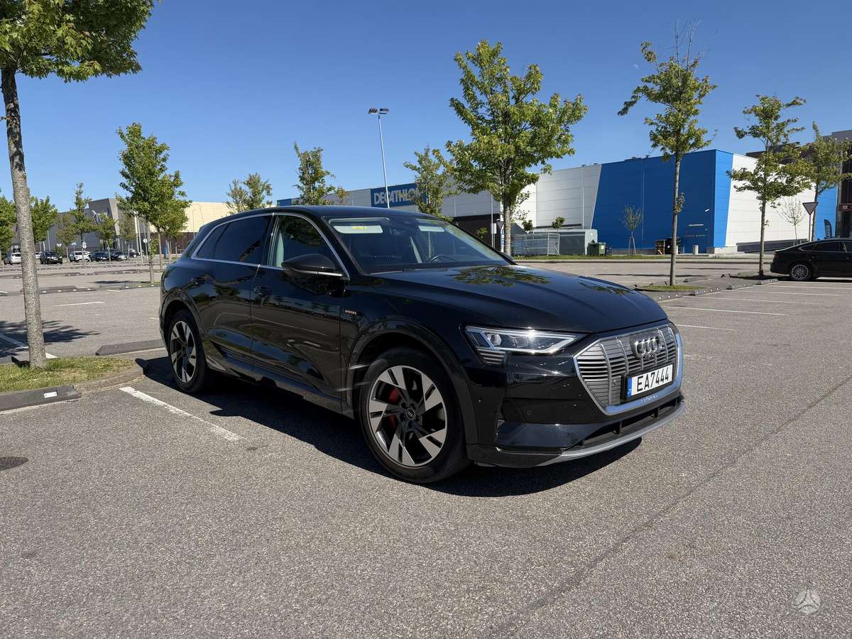 Audi e-tron, 71 kWh, off-road / crossover