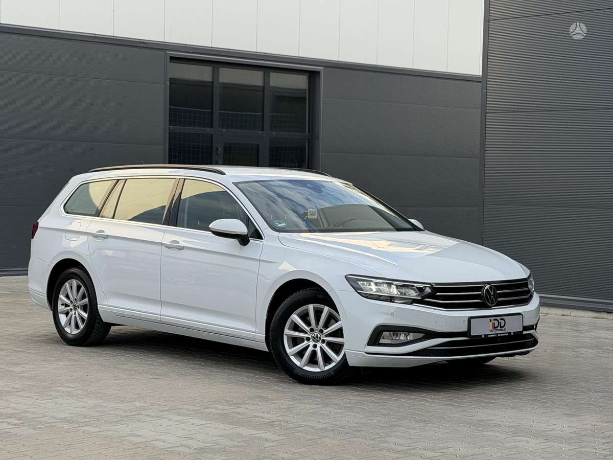 Volkswagen Passat - 1