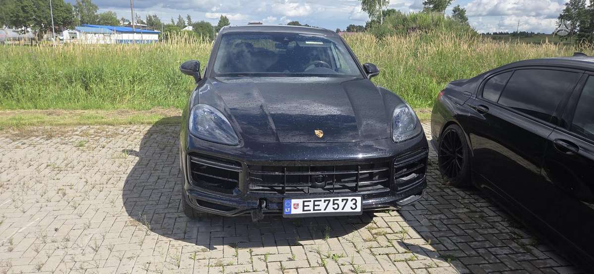 Porsche Cayenne - 2
