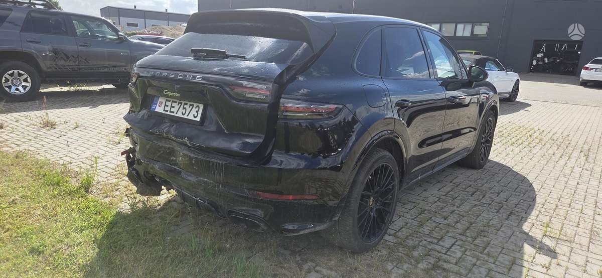 Porsche Cayenne - 6