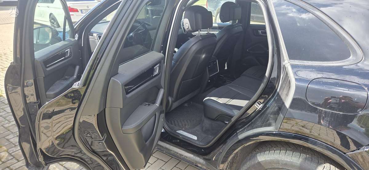 Porsche Cayenne - 8