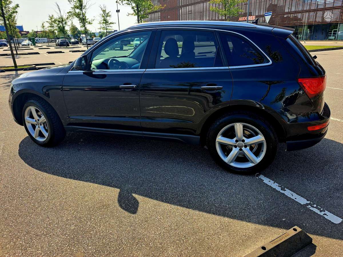 Audi Q5, 2.0 l., off-road / crossover