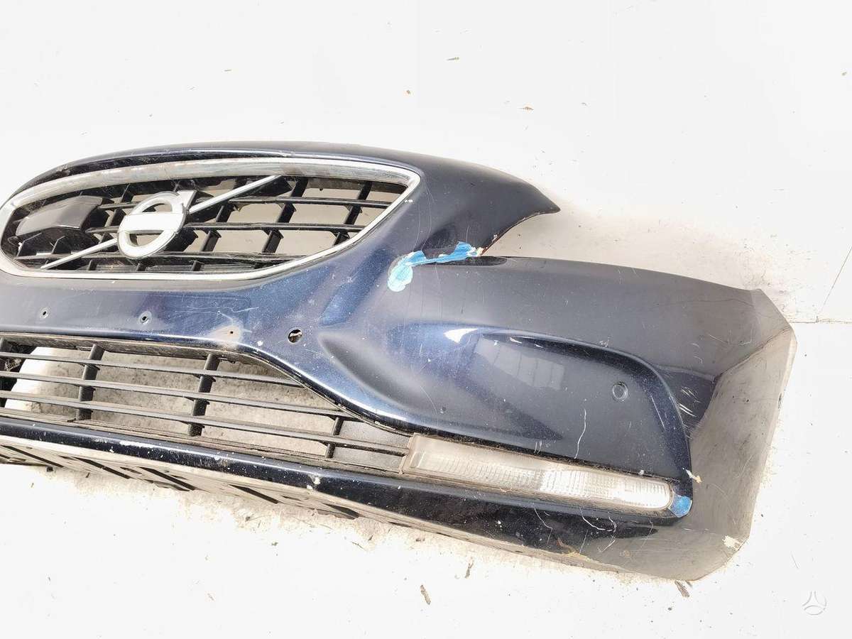 Volvo V40 bumpers