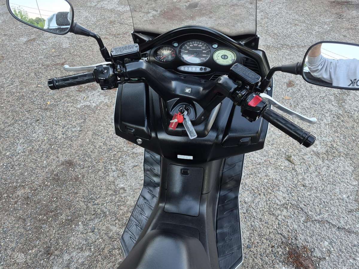 Honda Silverwing 600cc, мотороллеры / мопеды