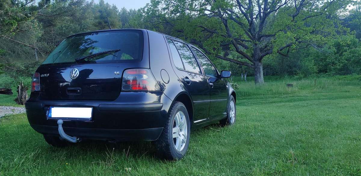 Volkswagen Golf - 1
