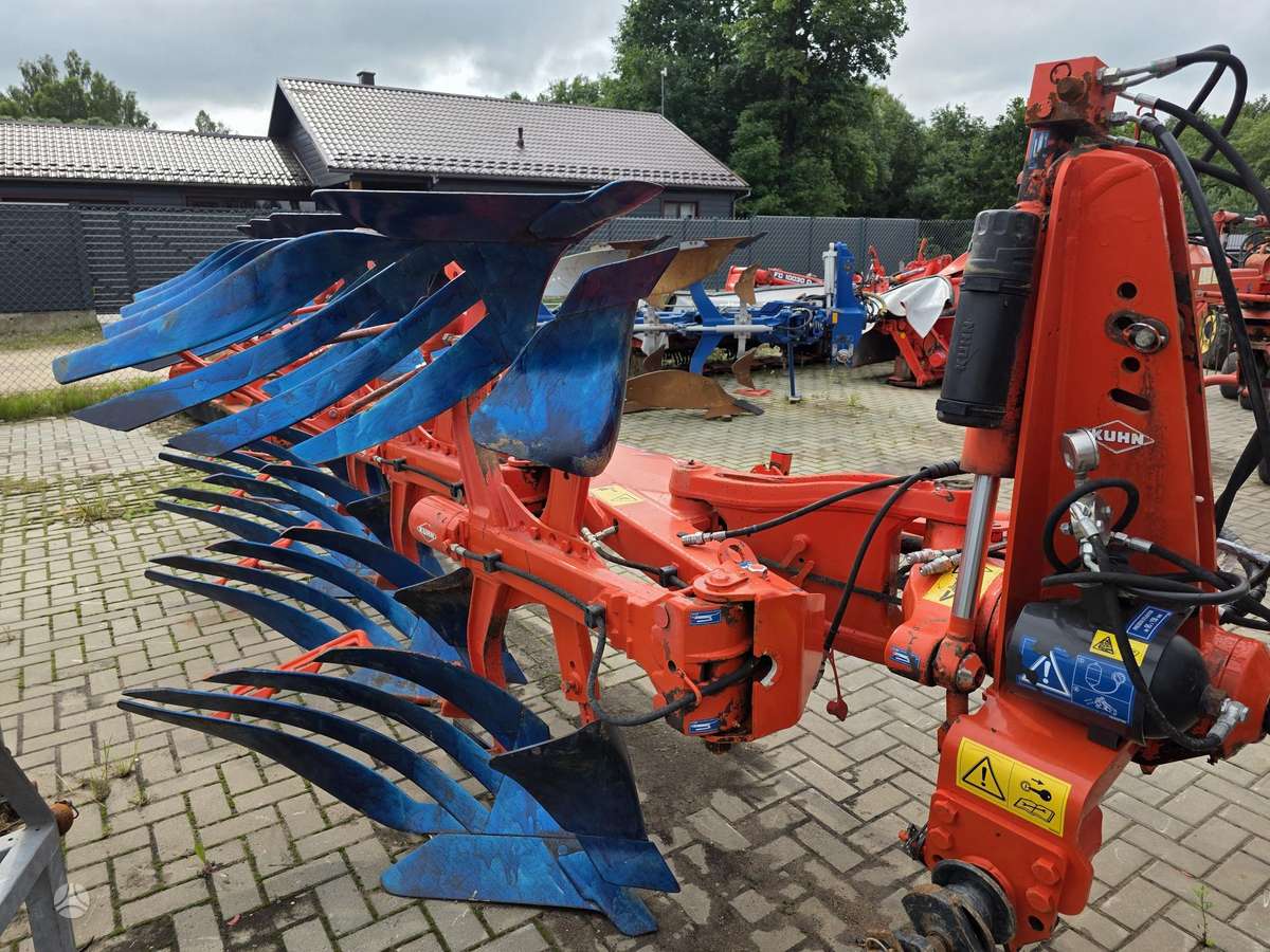 Kuhn Vari-Master 123, plūgai