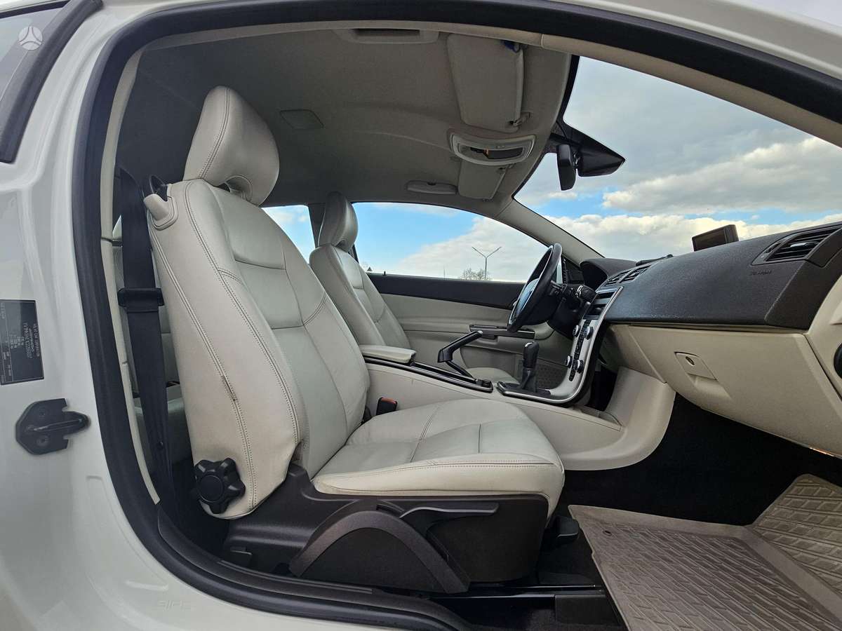 Volvo C30, 1.6 l., hatchback