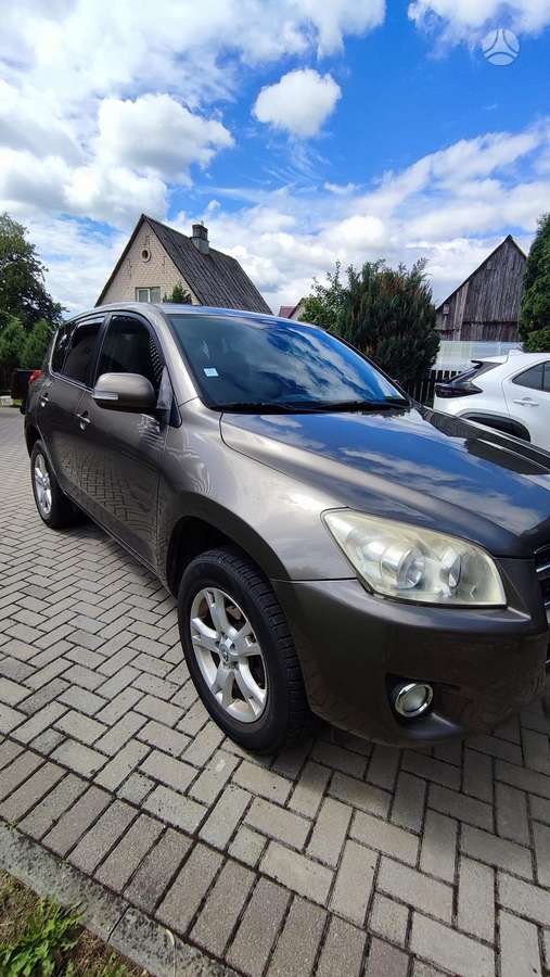 Toyota RAV4 - 6