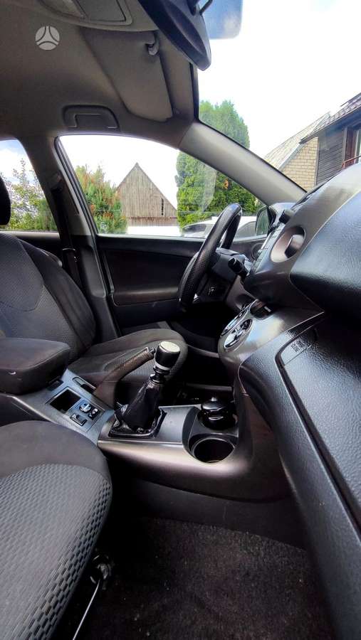 Toyota RAV4 - 8