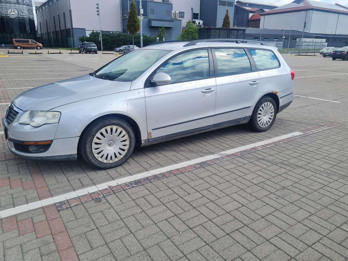 Volkswagen Passat - 1