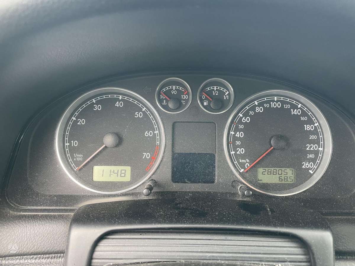 Volkswagen Passat - 4