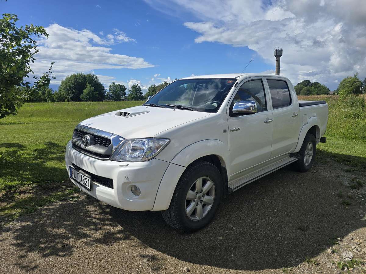 Toyota Hilux - 1
