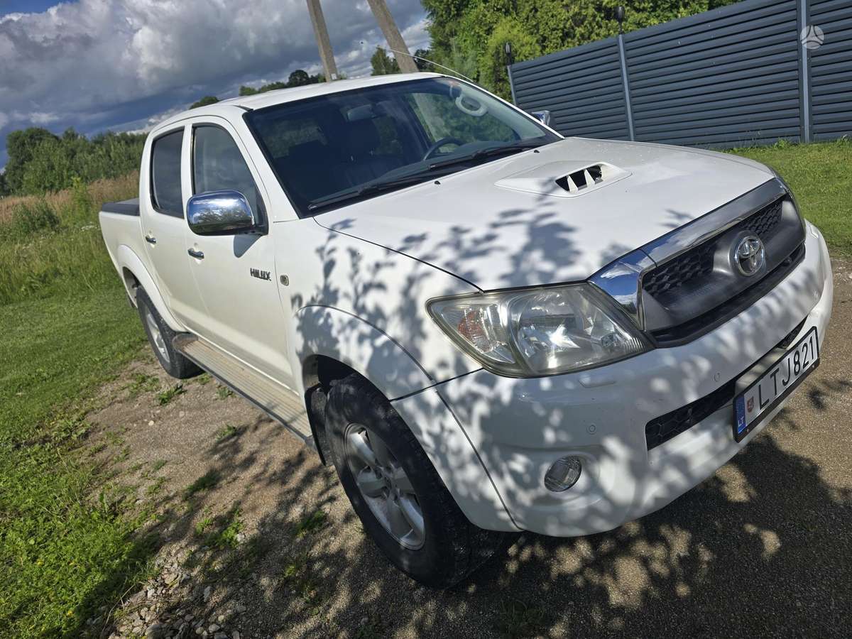 Toyota Hilux - 2