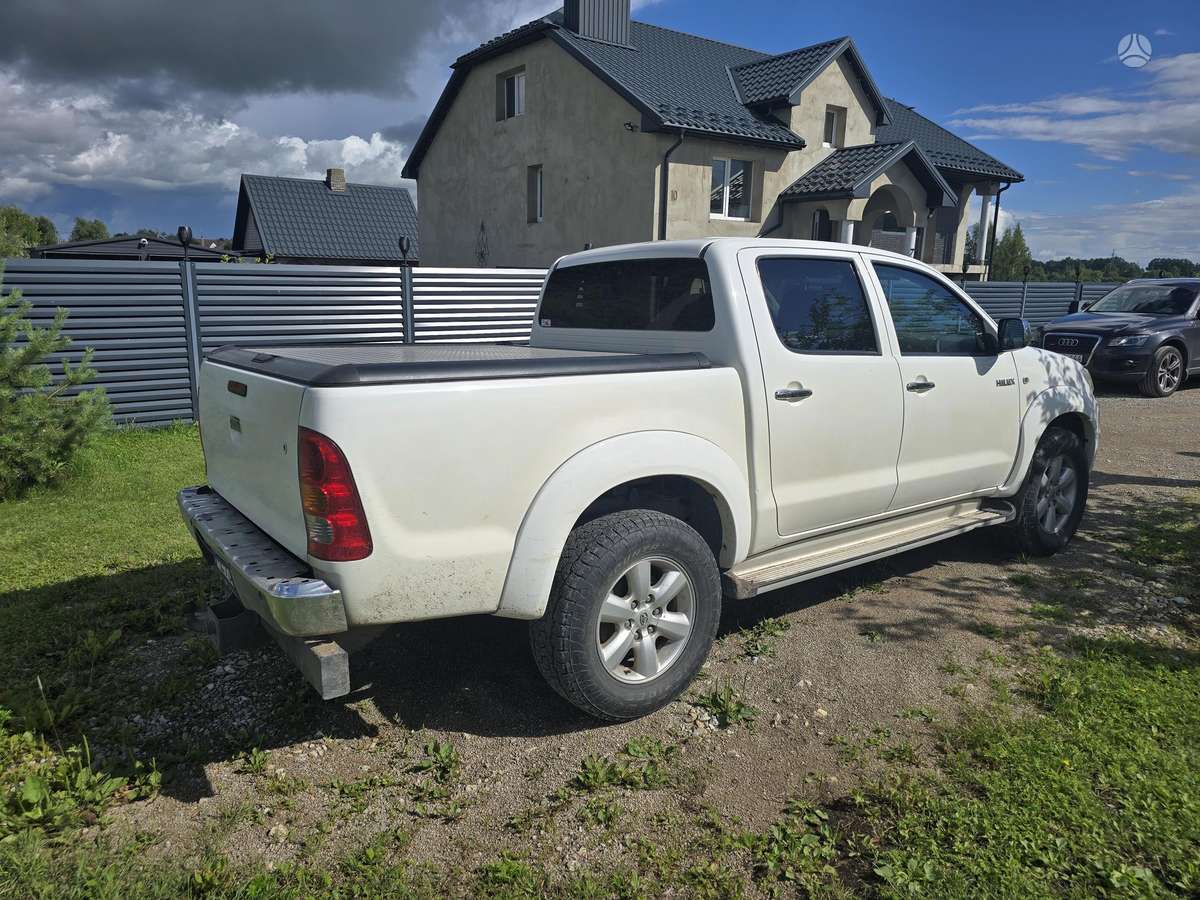 Toyota Hilux - 3