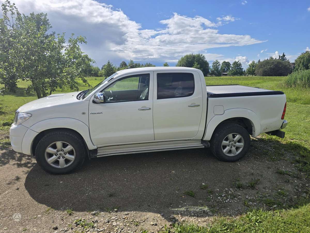 Toyota Hilux - 5