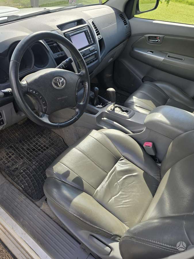 Toyota Hilux - 10