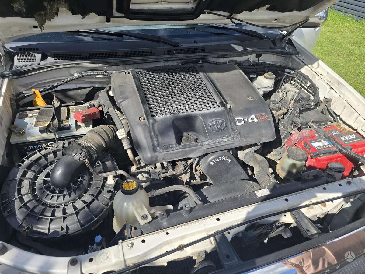 Toyota Hilux - 12