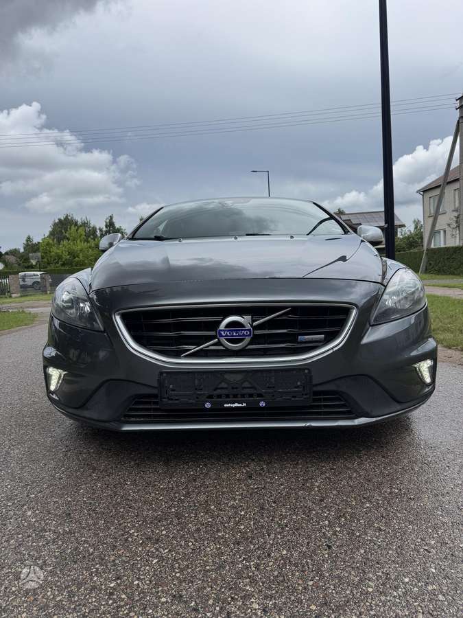 Volvo V40, 1.6 l., hatchback