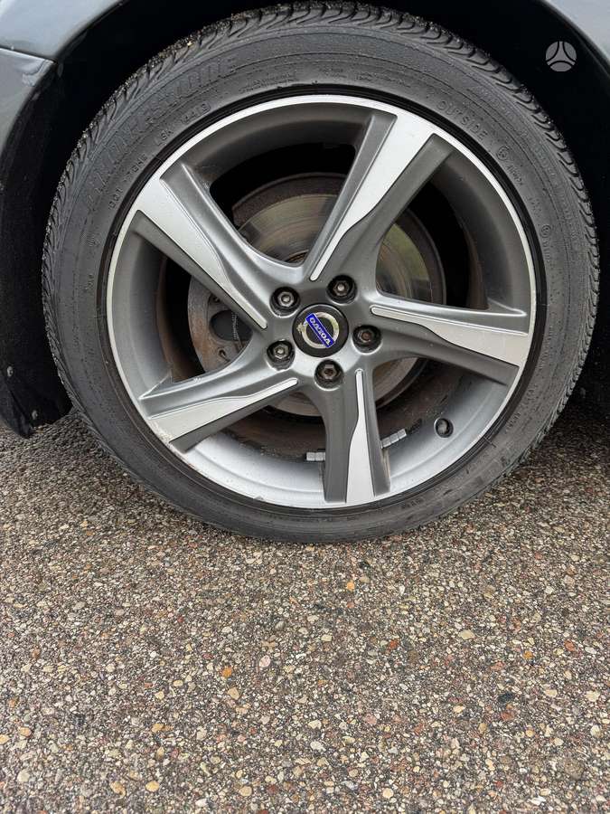 Volvo V40, 1.6 l., hatchback