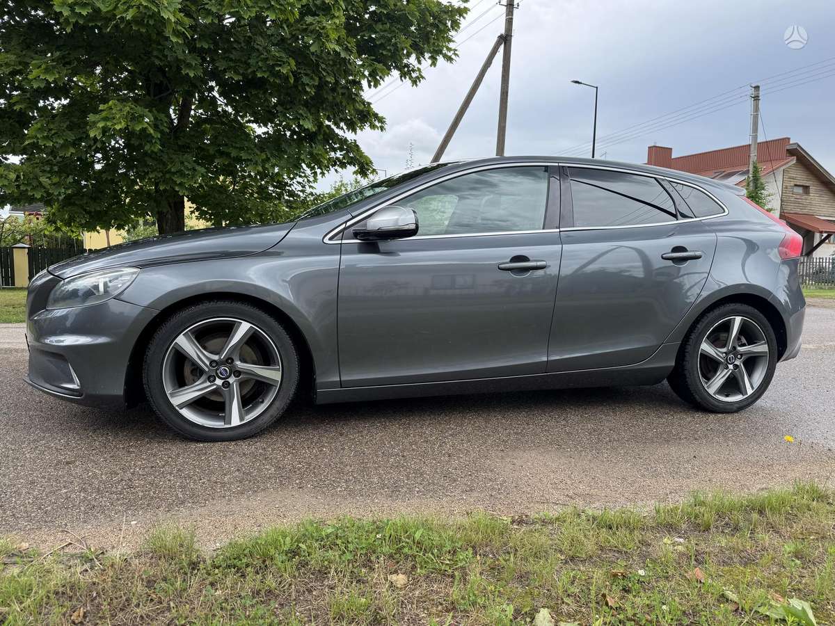 Volvo V40, 1.6 l., hatchback