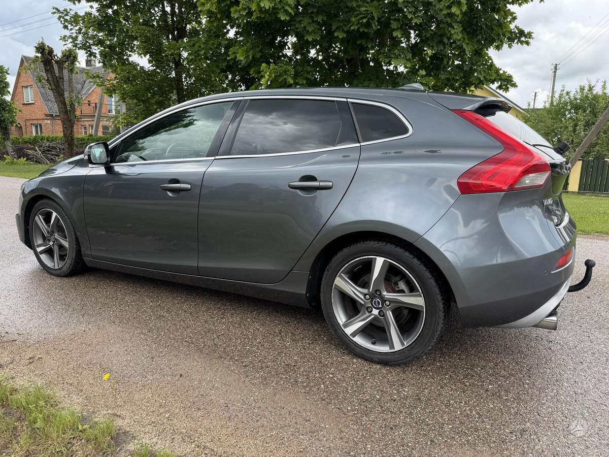 Volvo V40, 1.6 l., hatchback