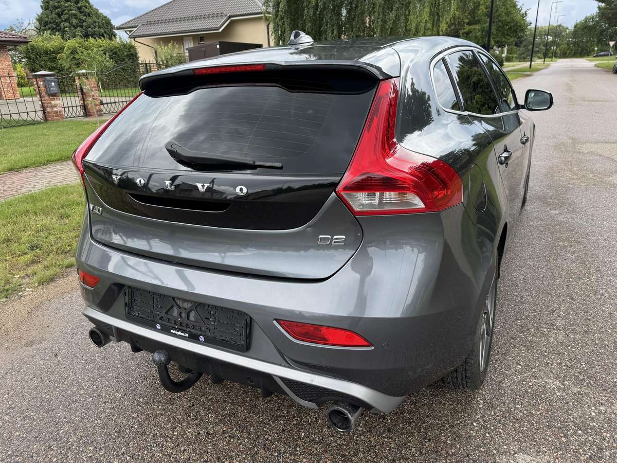 Volvo V40, 1.6 l., hatchback