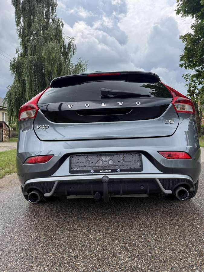 Volvo V40, 1.6 l., hatchback