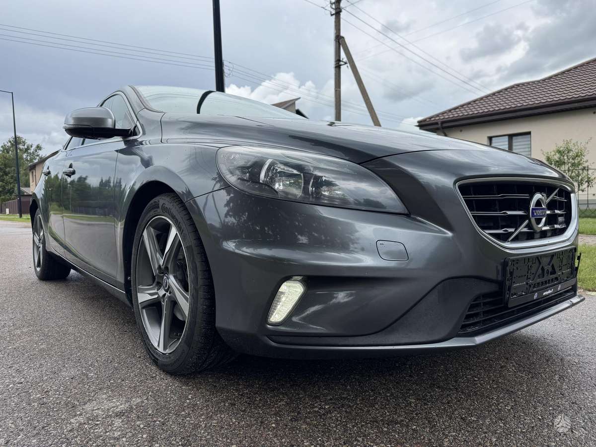 Volvo V40, 1.6 l., hatchback