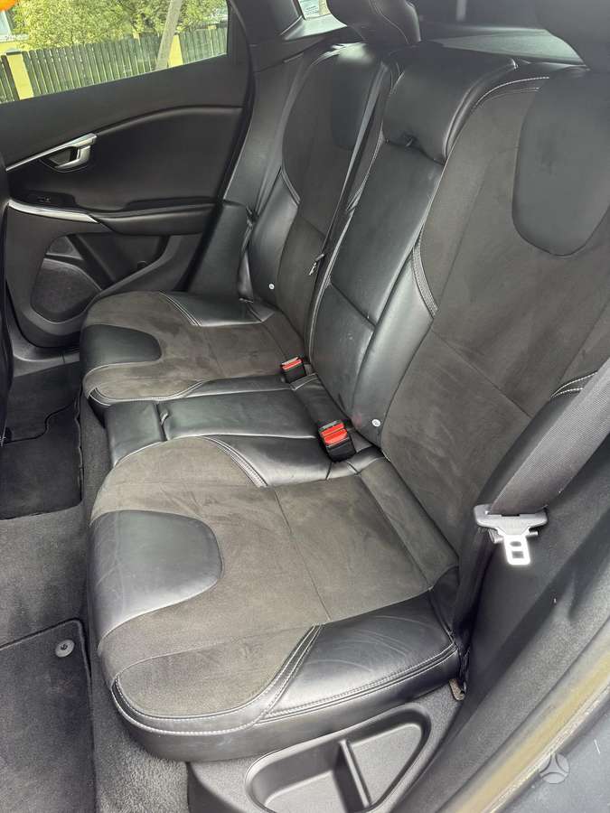 Volvo V40, 1.6 l., hatchback