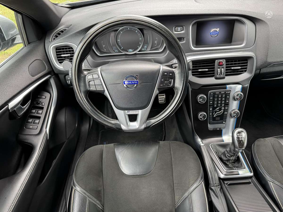 Volvo V40, 1.6 l., hatchback