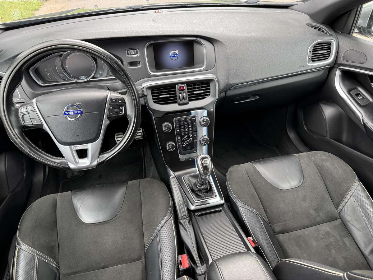 Volvo V40, 1.6 l., hatchback