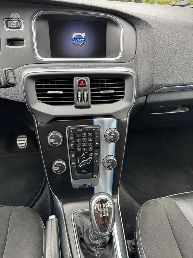 Volvo V40, 1.6 l., hatchback