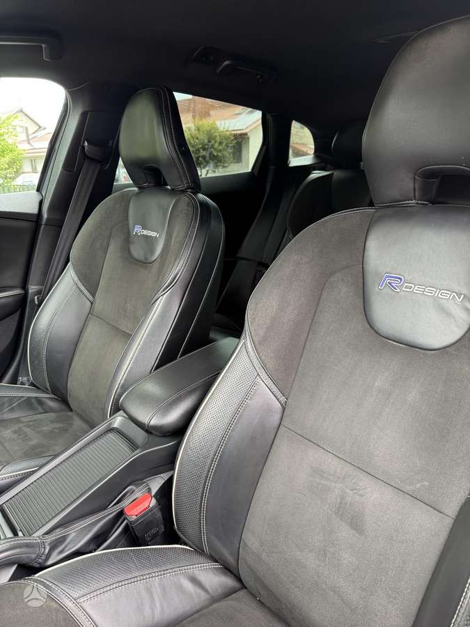 Volvo V40, 1.6 l., hatchback